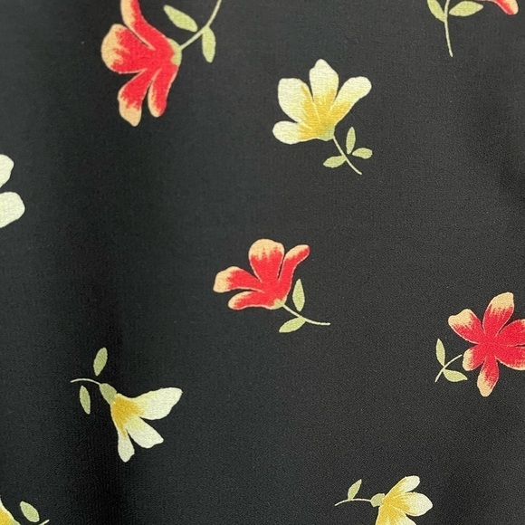 Jeffery & Dara plus size short sleeve floral dress - Picture 7 of 9